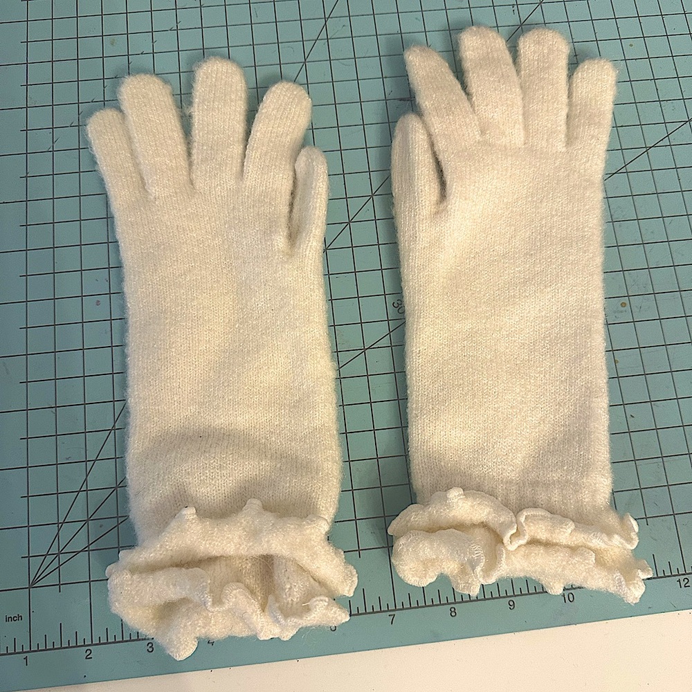 Coldwater Creek Ivory Knit Ruffle Gloves